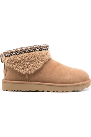 UGG Classic Ultra Mini Maxi Curly boots