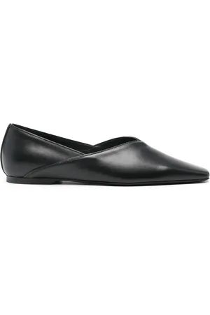 Totême The Everyday flats