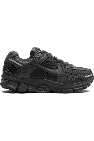 Nike Zoom Vomero 5 "Triple " sneakers