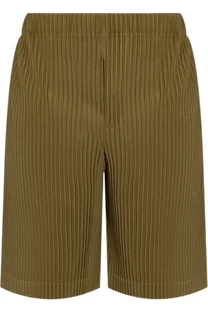 Issey Miyake Pliss??-effect shorts