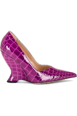 Bottega Veneta Gloss Croc Pumps in