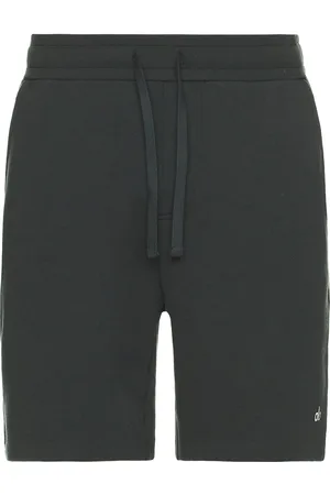 alo Chill Short in