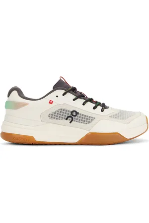 On Running X Z5 The Roger Advantage Sneaker in Cream & Almd