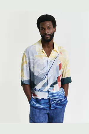 GANT Miehet Relaxed fit ‑mitoitettu lyhythihainen Sailing Scene -paita (M)