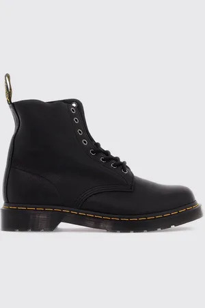 Dr. Martens Boots Men color