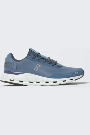 On Running Sneakers Men color