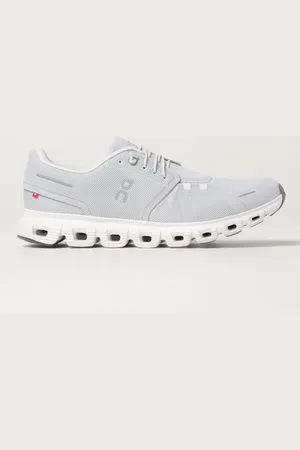 On Running Sneakers Men color