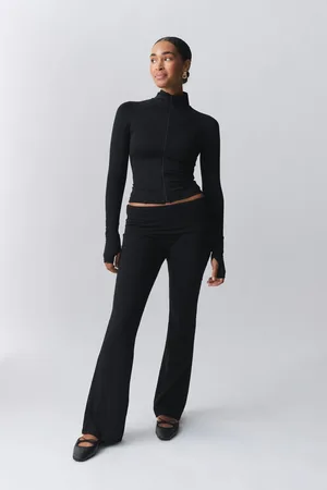 Gina Tricot Soft touch folded trouser - leveälahkeiset housut - Musta - M - Naiset