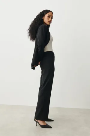 Gina Tricot Straight regular trousers - Housut - Musta - 32 - Naiset