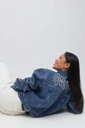 Gina Tricot Embroidery denim jacket - farkkutakit - Sininen - L - Naiset
