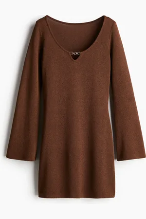 H&M Alaosasta levenevä neulemekko