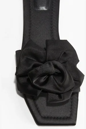 H&M Applikoidut satiinisandaalit