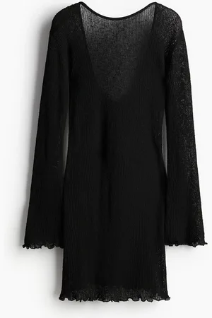 H&M Takaa syvään uurrettu neulemekko