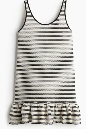 H&M Röyhelöreunainen neulemekko