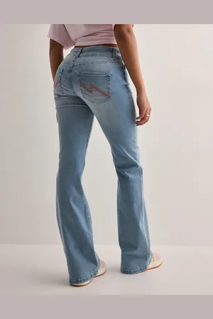 Nelly - Low Waist Bootcut Stitch Jeans