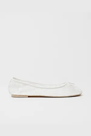 Nelly - Rounded Lace Ballerina