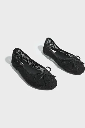 Nelly - Rounded Lace Ballerina