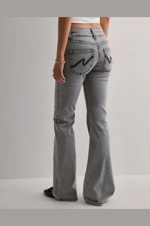 Nelly - Low Waist Bootcut Stitch Jeans