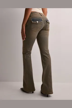 Nelly - Low Waist Bootcut Flap Pocket Jeans