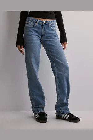 Nelly - Low Waist Straight Leg Jeans