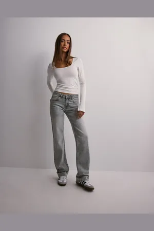 Nelly - Low Waist Straight Leg Jeans