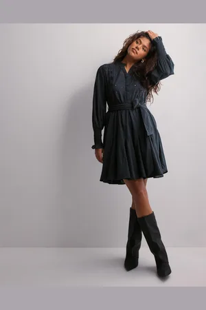 Neo Noir - Salasta Embroidery Dress