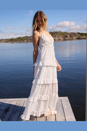 Nelly - Embroidered Dream Dress
