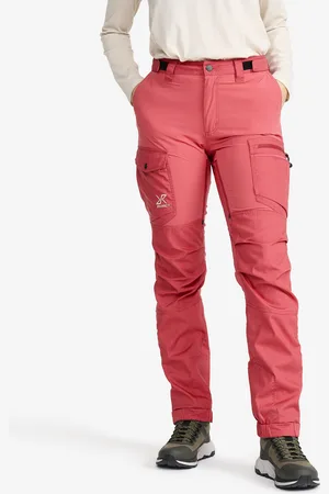 RevolutionRace Rambler Lightweight Pro Pants Naiset Holly Berry, Koko:S - Ulkoiluhousut, Vaellushousut & Retkeilyhousut