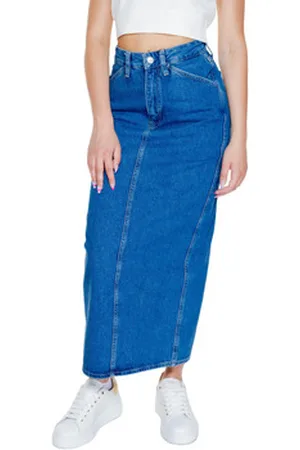 Calvin Klein Lyhyt hame POCKET MAXI J20J223680 IT 40