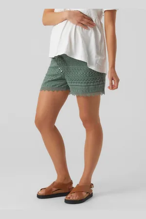 Mama;licious Regular Fit Shortsit